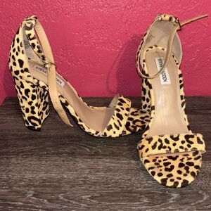 Steve Madden Carrson L block heeled leopard print sandals. Size 9.5.